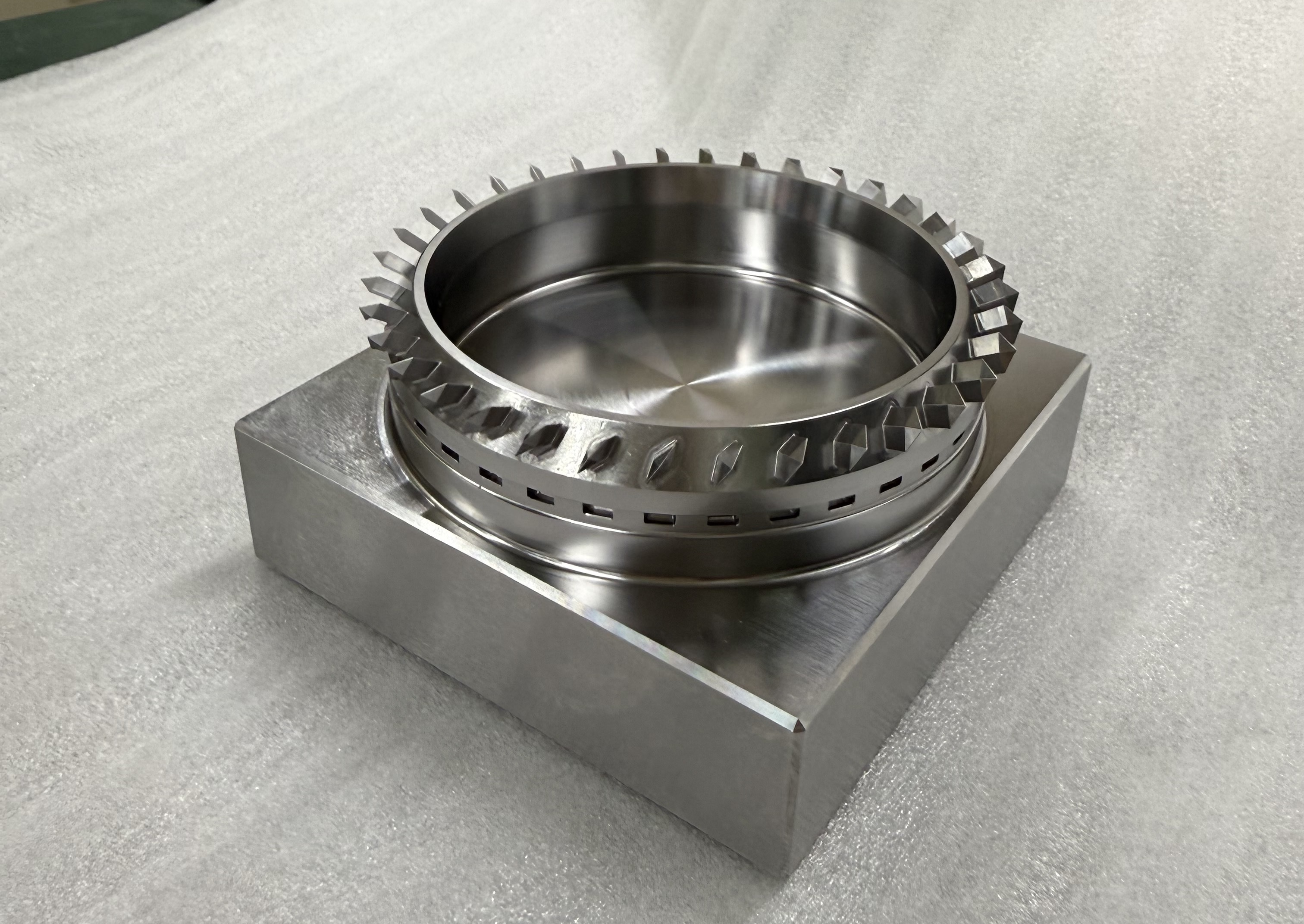 5軸加工による放射歯リング STAVAX製サンプル